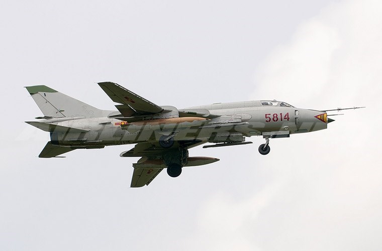 Picture 2 of Discover the features of Su-22 aircraft falling near Phu Quy island