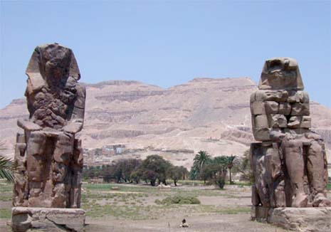 Picture 2 of Discover the giant statue of the ancient Egyptian Queen