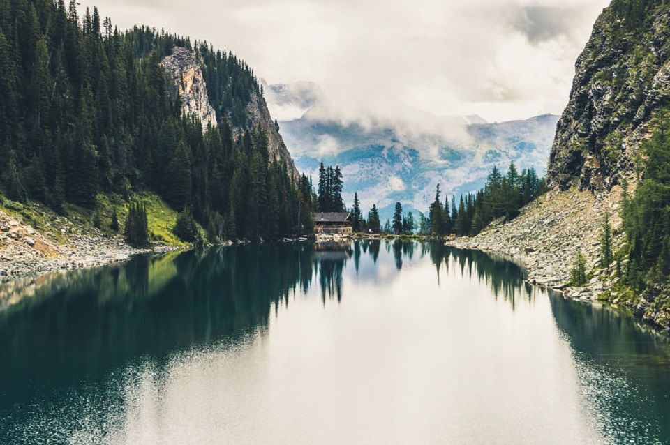 Picture 1 of Discover the majestic nature of a peaceful Canadian country