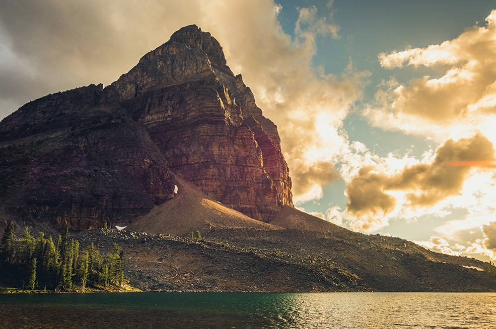 Picture 10 of Discover the majestic nature of a peaceful Canadian country