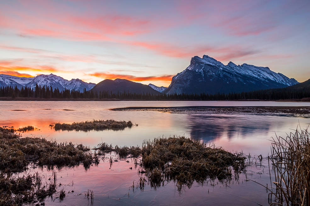 Picture 16 of Discover the majestic nature of a peaceful Canadian country