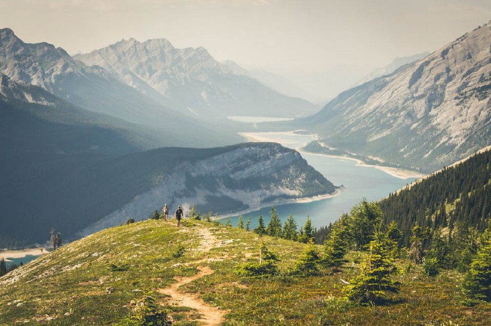 Picture 17 of Discover the majestic nature of a peaceful Canadian country