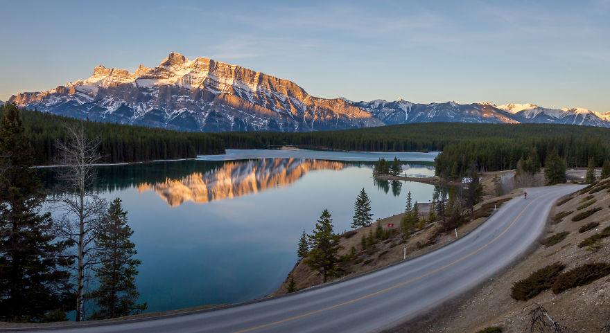 Picture 19 of Discover the majestic nature of a peaceful Canadian country