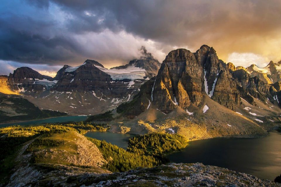 Picture 2 of Discover the majestic nature of a peaceful Canadian country