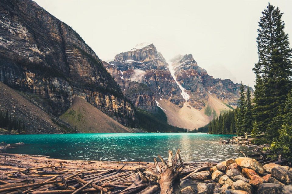 Picture 3 of Discover the majestic nature of a peaceful Canadian country