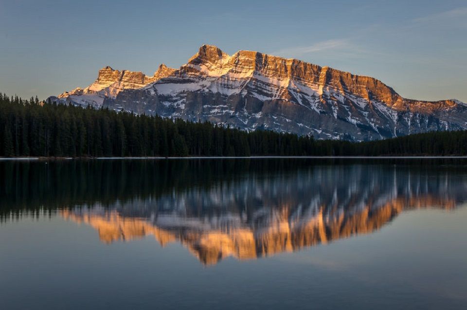 Picture 6 of Discover the majestic nature of a peaceful Canadian country