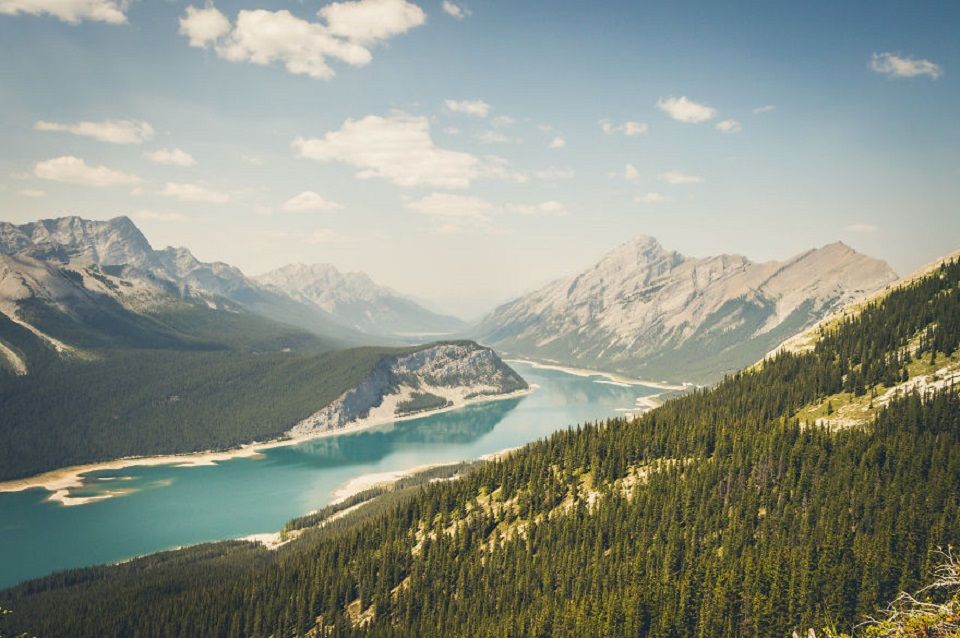 Picture 8 of Discover the majestic nature of a peaceful Canadian country