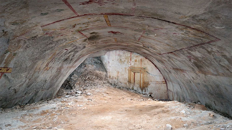 Picture 1 of Discover the mysterious room inside the underground palace of Roman tyrants
