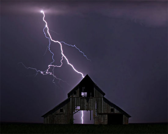 Picture 2 of Discover the mystery of the survivors after being struck by lightning