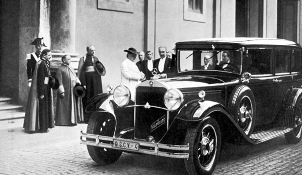 Picture 1 of Discover the pope's special cars