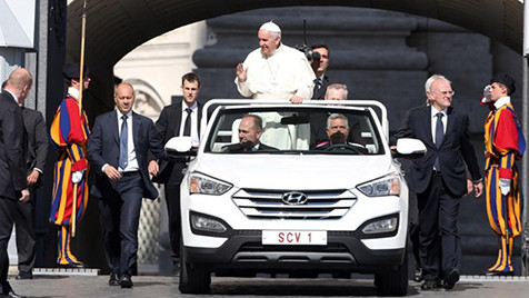 Picture 10 of Discover the pope's special cars