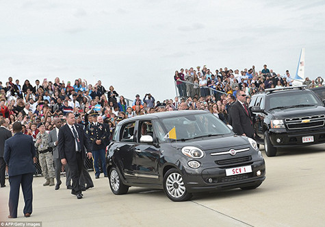 Picture 11 of Discover the pope's special cars