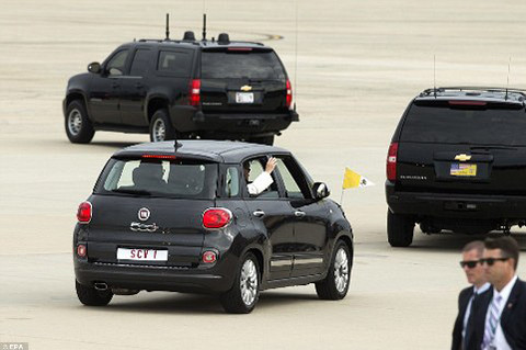 Picture 12 of Discover the pope's special cars