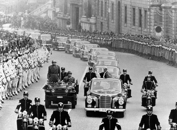 Picture 4 of Discover the pope's special cars