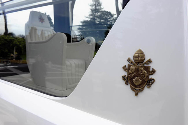 Picture 9 of Discover the pope's special cars