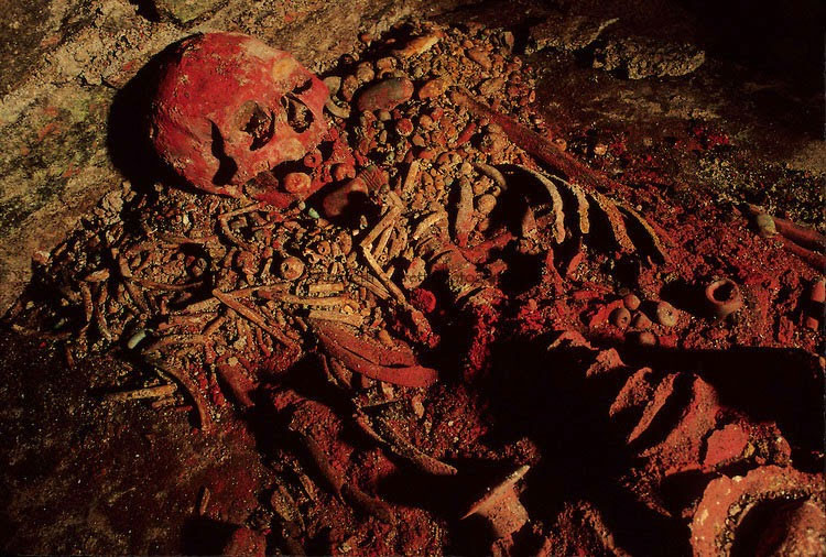 Picture 1 of Discover the skeleton 'Red Queen' of the Maya