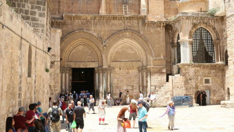 Picture 3 of Discover the stone bed Jesus Christ lay when he was buried