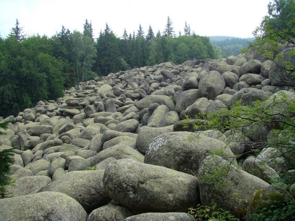 Picture 7 of Discover the strange stone river in Russia