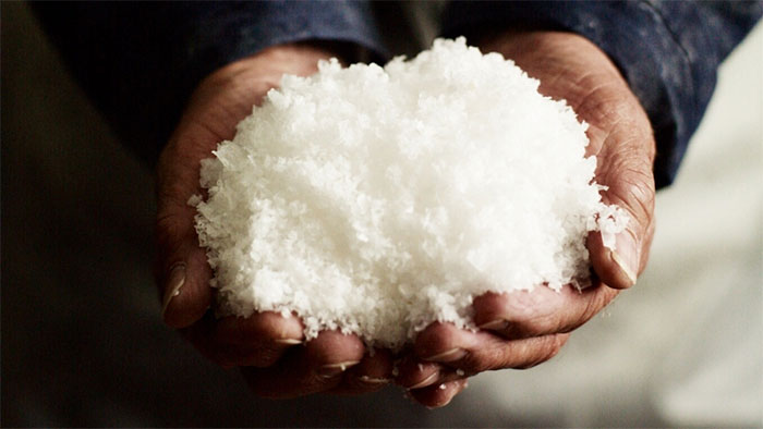 Picture 3 of Discover the unique technique of making Agehama salt