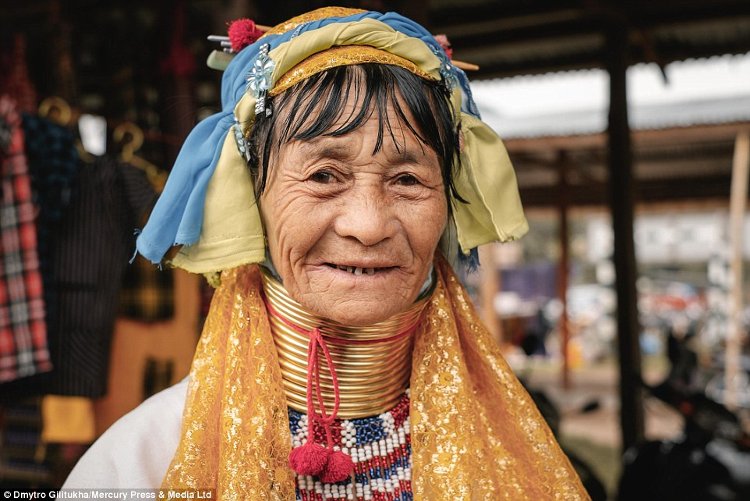 Picture 10 of Discover the village with strange long-necked women