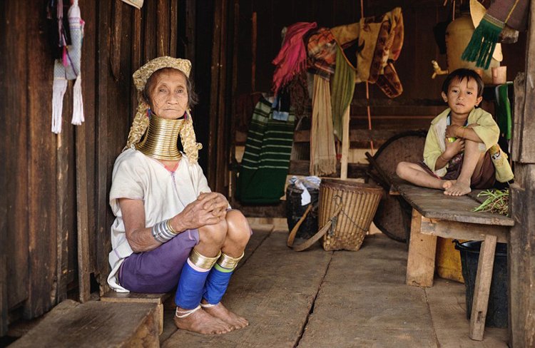 Picture 12 of Discover the village with strange long-necked women