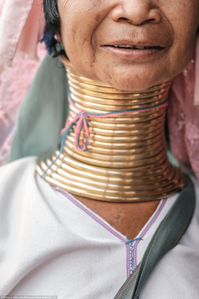 Picture 9 of Discover the village with strange long-necked women