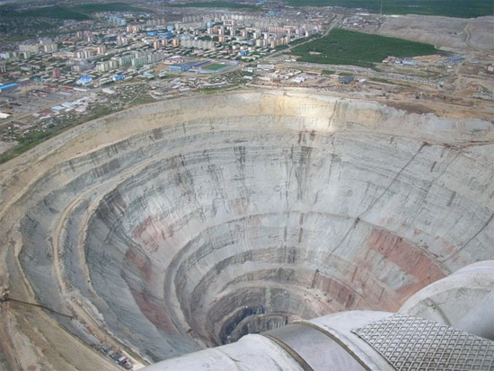 Picture 4 of Discover the world's second largest giant diamond mine