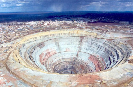 Picture 7 of Discover the world's second largest giant diamond mine
