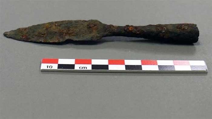 Picture 1 of Discovered 1,000-year-old iron arrow in the mountains