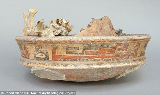 Picture 2 of Discovered 2000-year-old Queen Maya skeleton