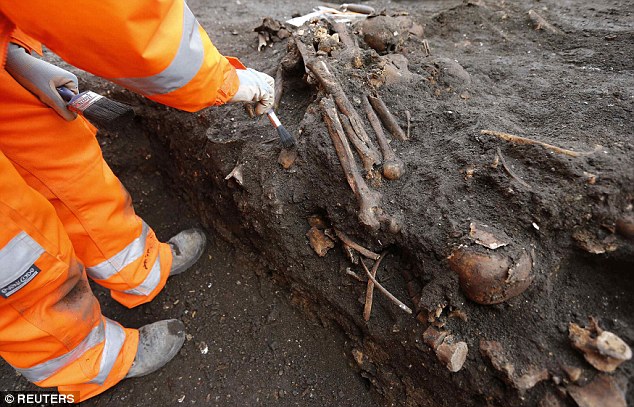 Picture 6 of Discovered 3,000 remains between London's capital