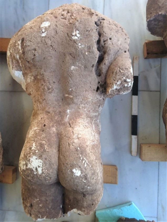 Picture 2 of Discovered 4 nude ancient statues in Greece