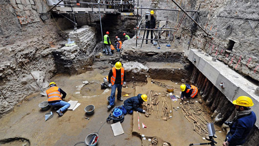 Picture 1 of Discovered 60 4th century human skeletons in Italy