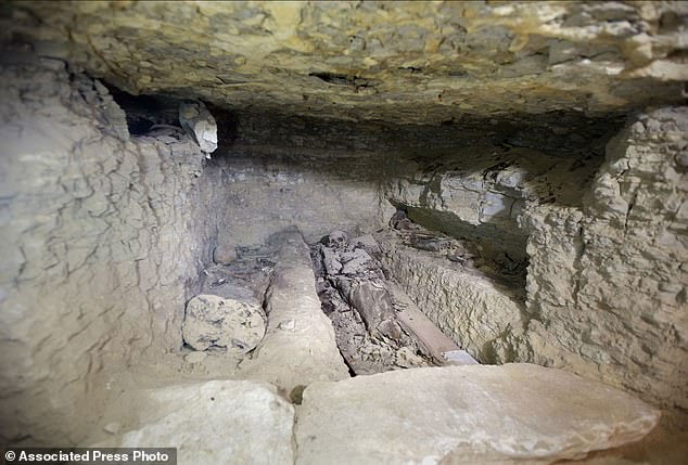 Discovered a 2,500-year-old mummified workshop in Egypt images 1