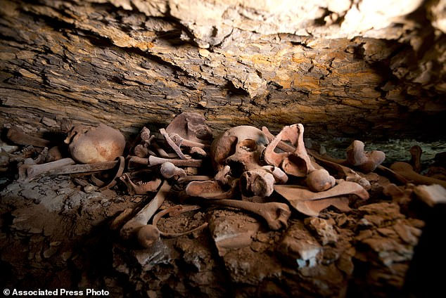 Discovered a 2,500-year-old mummified workshop in Egypt images 2