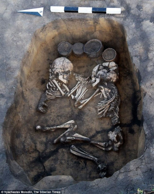 Picture 2 of Discovered a 3,500-year-old male and female skeleton in the fist position