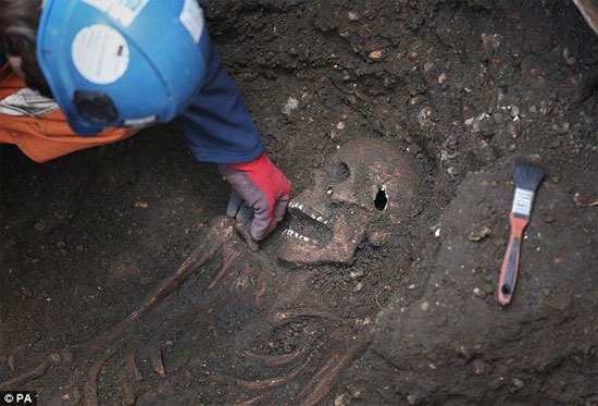 Picture 1 of Discovered a mass grave from the XV century in London