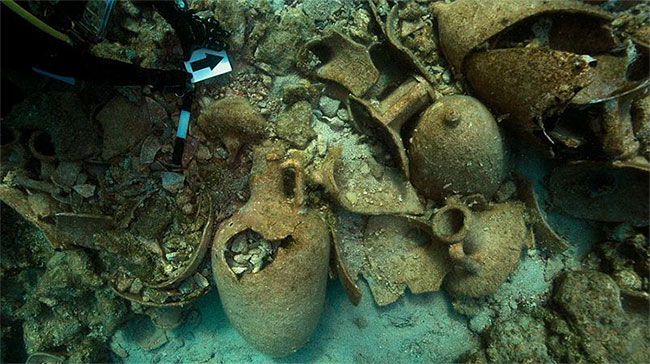 Picture 1 of Discovered a merchant ship wreck over 2,000 years under the Greek sea