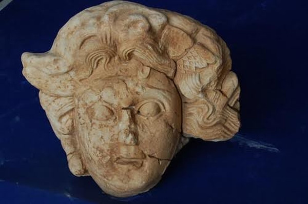 Picture 1 of Discovered the 2,000-year-old solid hair goddess Medusa