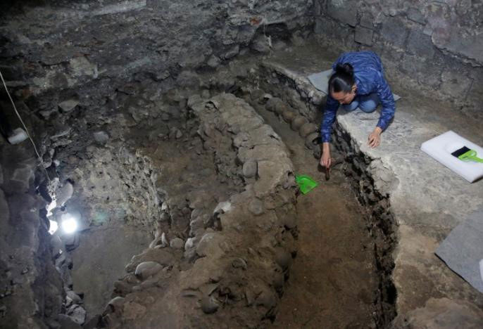 Picture 5 of Discovered the mysterious skull tower of the Aztecs