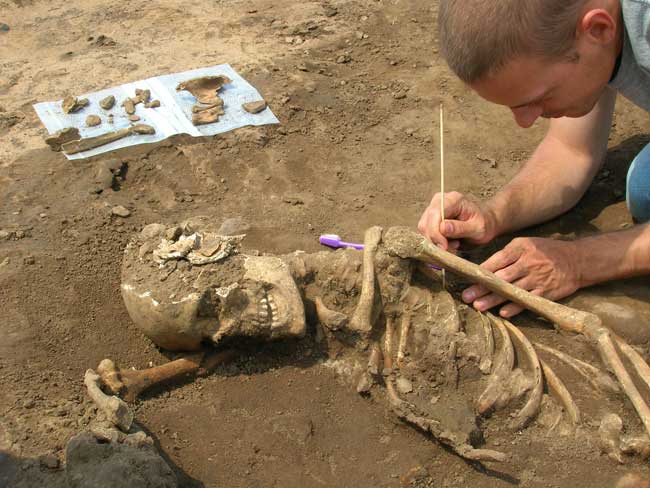 Picture 3 of Discovered the skeleton of one of the earliest victims of tuberculosis