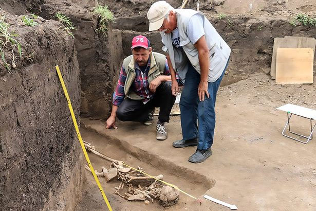 Picture 3 of Discovered the skeleton