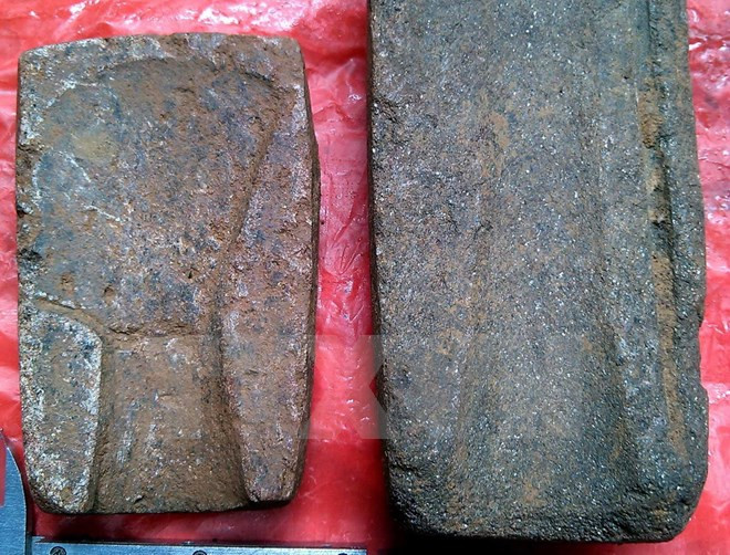Picture 1 of Discovered two stone bronze casting molds dating back more than 2,000 years