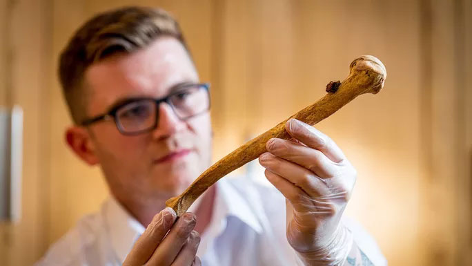 Picture 3 of Discovered woman was 'sealed' in mortar Tower of London 5 centuries