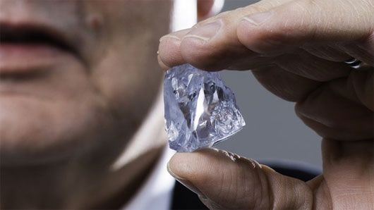 Picture 1 of Discovering a blue diamond