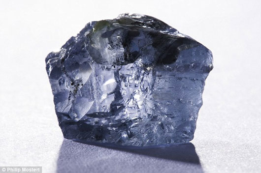 Picture 2 of Discovering a blue diamond