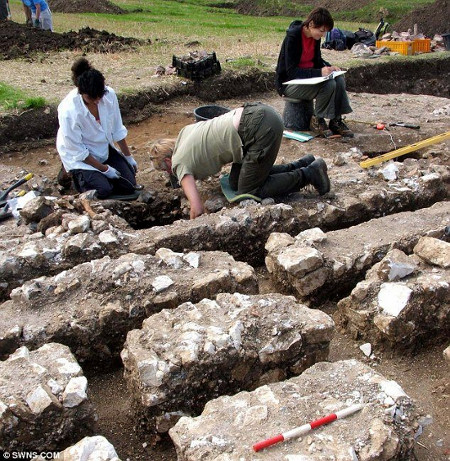 Picture 1 of Discovering a huge ancient Roman theater in England