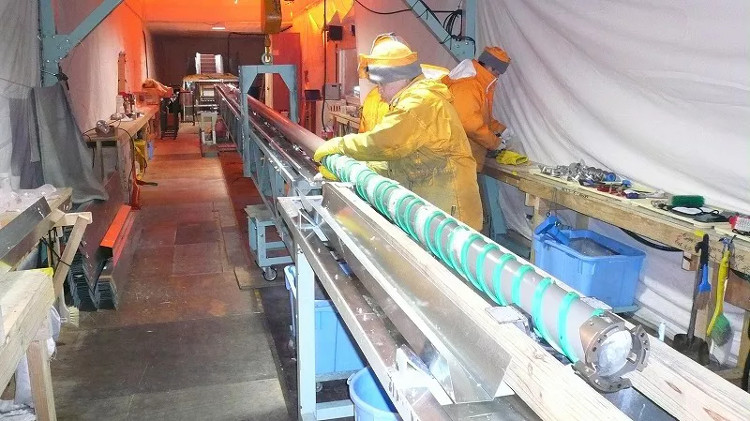 Picture 2 of Discovering the 720,000-year-old ice core could be a