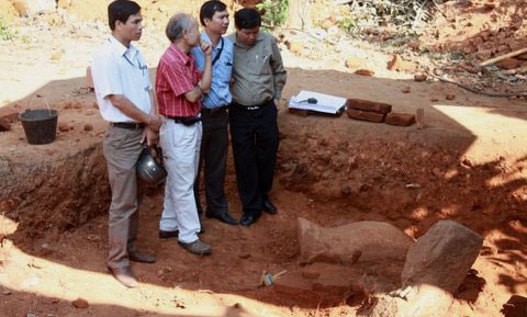 Picture 1 of Discovering the Champa site dating back 1,000 years
