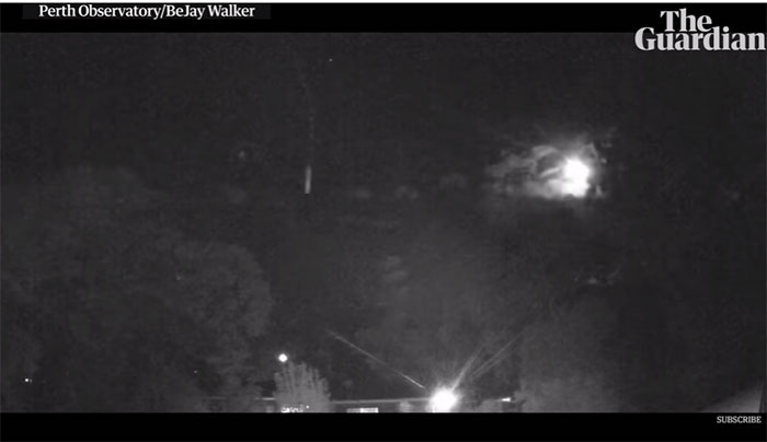 Picture 1 of Discovering the 'giant fireball' in the night sky in Perth, Australia